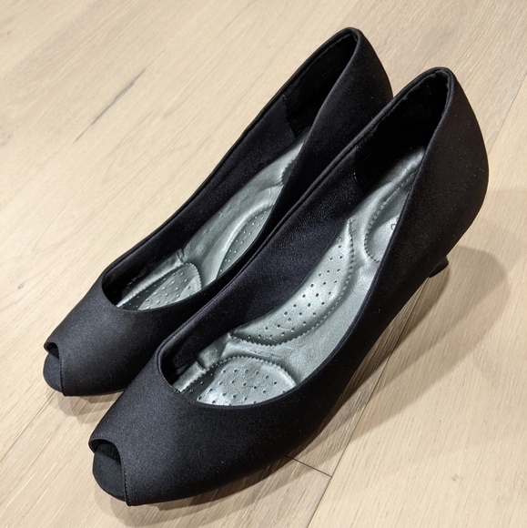 Abella Black Heels - Picture 3 of 12